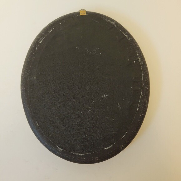 Vintage Handmade Needlepoint Portrait Oval Velvet And Brass Ormolu Wood Frame - Picture 4 of 5